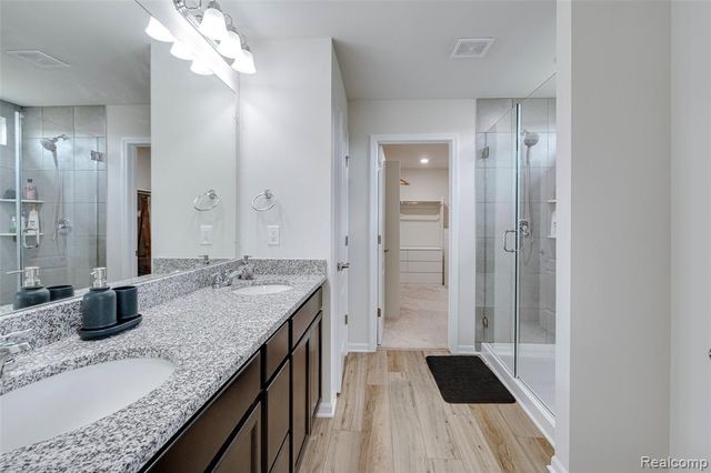 4568 Paradise Parkway, Milford, MI 48381