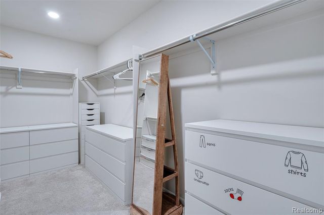 4568 Paradise Parkway, Milford, MI 48381