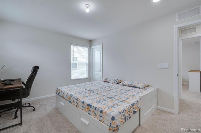 4568 Paradise Parkway, Milford, MI 48381