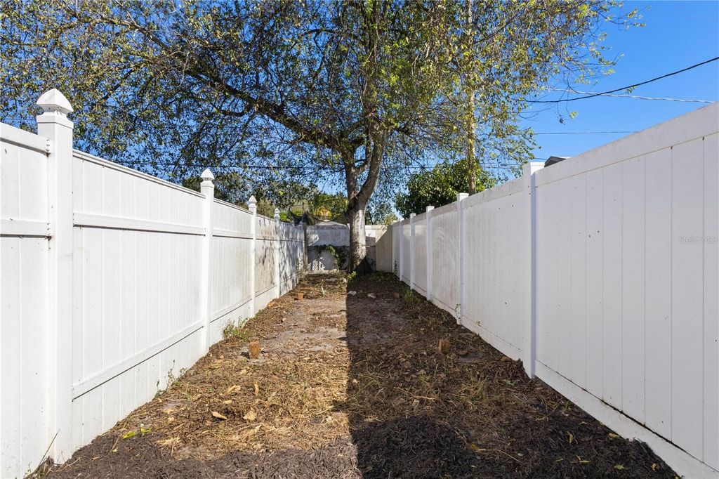 Image 40 of property listing at 6023 SANTA MONICA DRIVE, Tampa, FL 33615