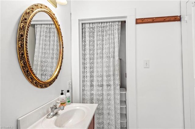 415 S Poplar Street, Winston-salem, NC 27101