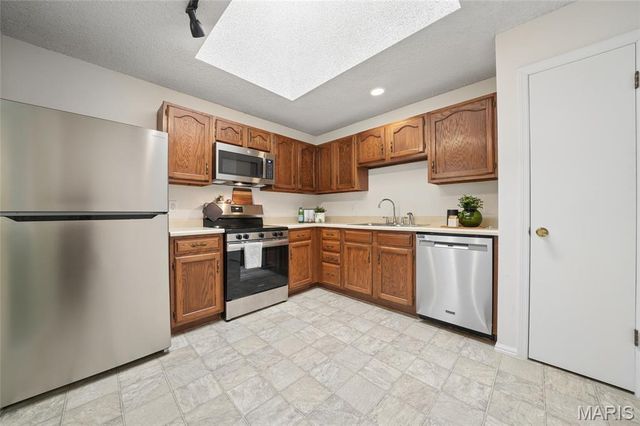 3024 Autumn Lakes Court, Maryland Heights, MO 63043