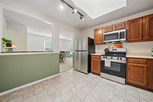 3024 Autumn Lakes Court, Maryland Heights, MO 63043