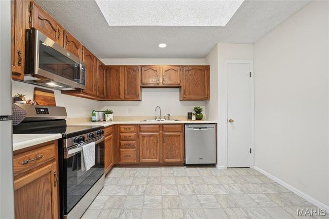 3024 Autumn Lakes Court, Maryland Heights, MO 63043