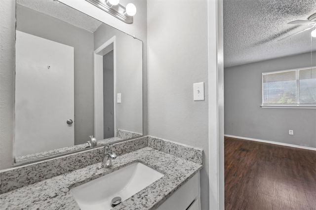 3034 Tudor Lane A, Irving, TX 75060