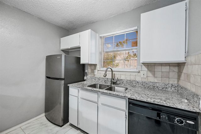 3034 Tudor Lane A, Irving, TX 75060