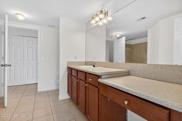 8550 TOUCHTON Road 537, Jacksonville, FL 32216