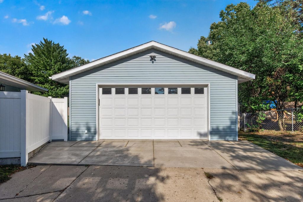 4500 Nord Drive, Bloomington, MN 55437 — photo 4