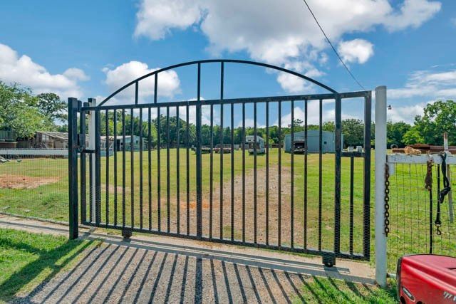 111 N Briaroaks Road, Burleson, TX 76028
