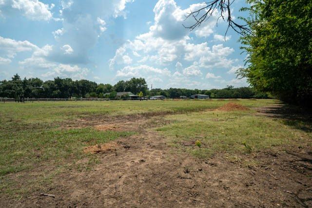 111 N Briaroaks Road, Burleson, TX 76028