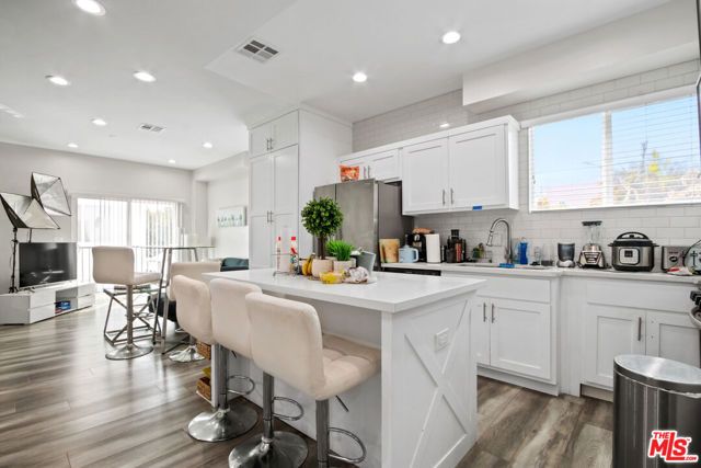 1805 S New England Street, Los Angeles, CA 90006