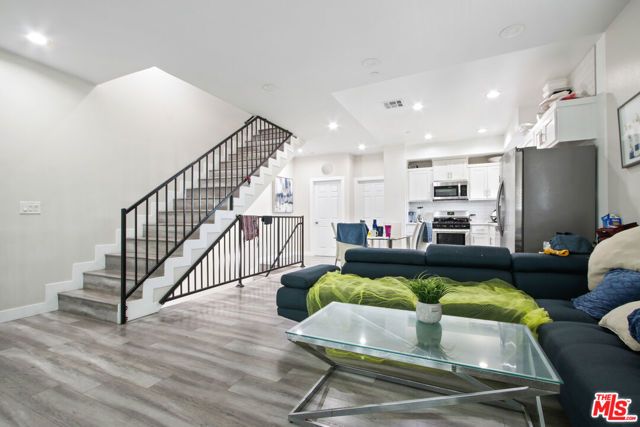 1805 S New England Street, Los Angeles, CA 90006
