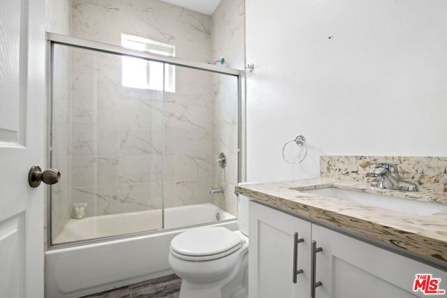 1805 S New England Street, Los Angeles, CA 90006