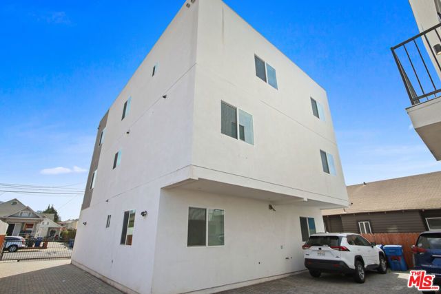 1805 S New England Street, Los Angeles, CA 90006