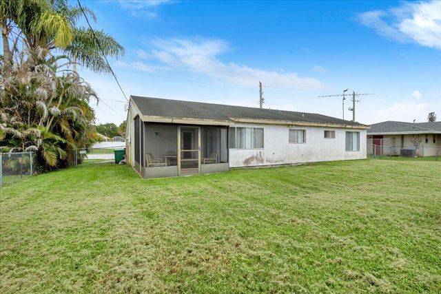 2118 SW Airoso Boulevard, Port St. Lucie, FL 34984