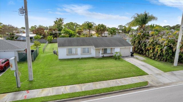 2118 SW Airoso Boulevard, Port St. Lucie, FL 34984