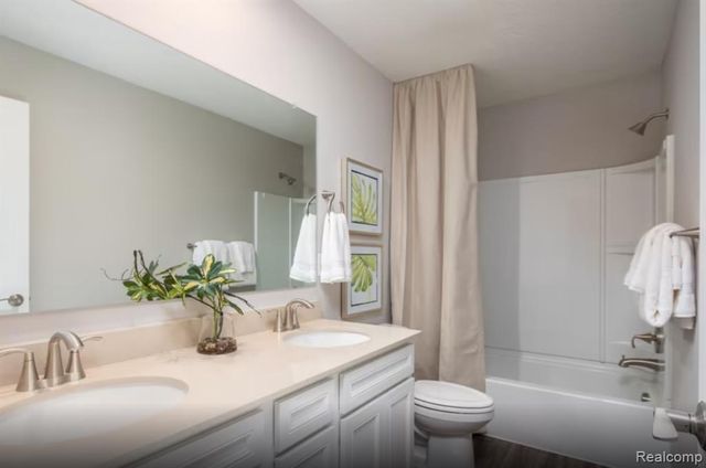 720 Cavallaro, Wixom, MI 48393
