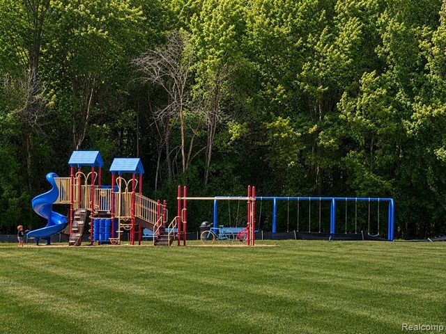 720 Cavallaro, Wixom, MI 48393