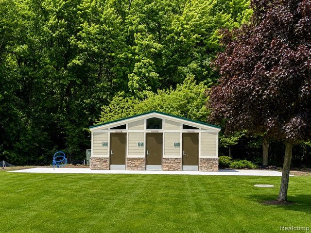 720 Cavallaro, Wixom, MI 48393