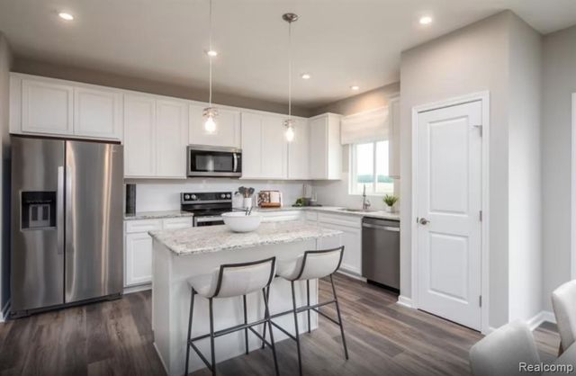 720 Cavallaro, Wixom, MI 48393