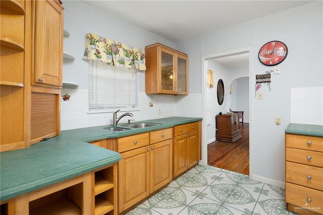 218 E Sam Houston Boulevard, Pharr, TX 78577