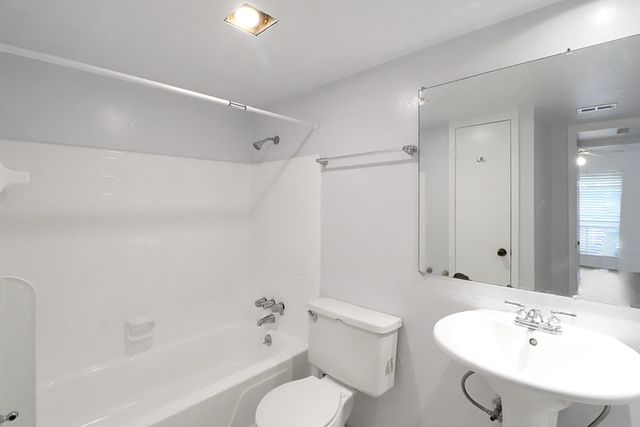 5929 Queensloch Drive 234, Houston, TX 77096