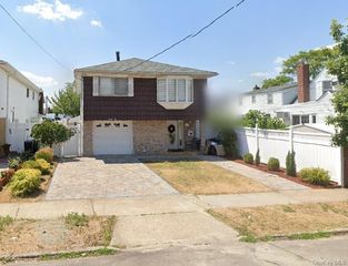 15912 88, Howard Beach, NY 11414
