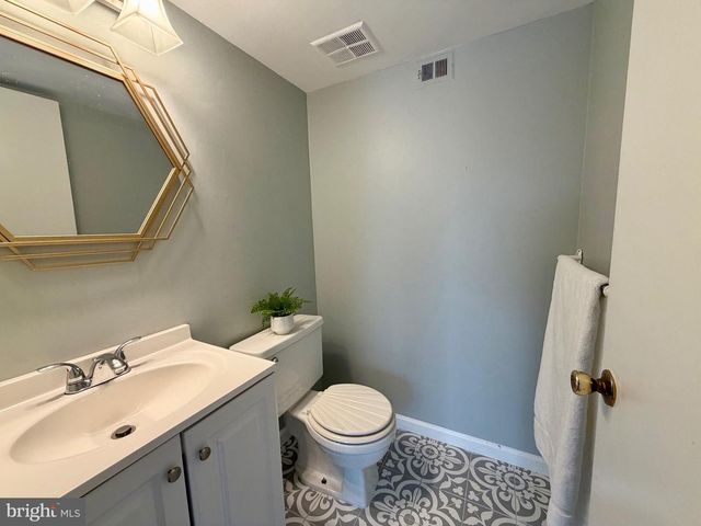 33 GEORGETOWN RD, Lindenwold, NJ 08021