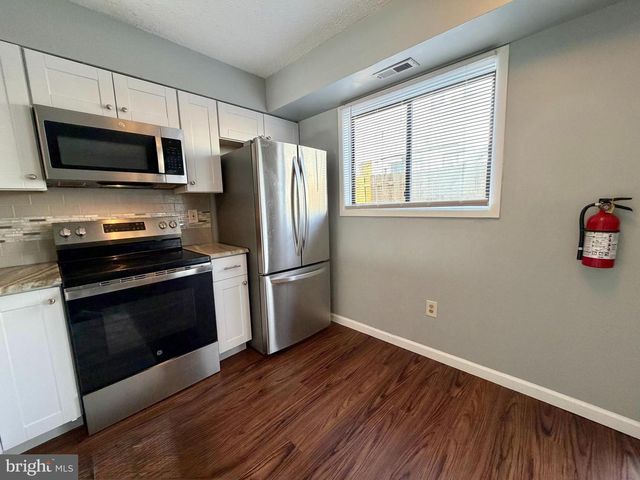 33 GEORGETOWN RD, Lindenwold, NJ 08021