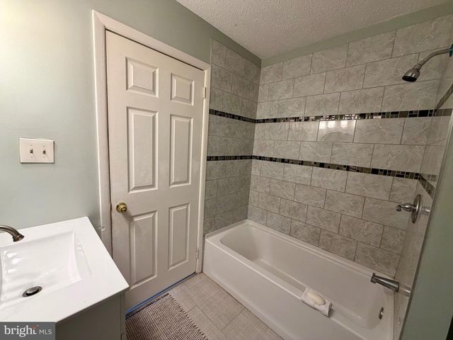 33 GEORGETOWN RD, Lindenwold, NJ 08021