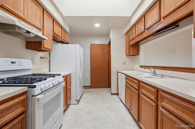 14897 Dover Court, Shelby Twp, MI 48315