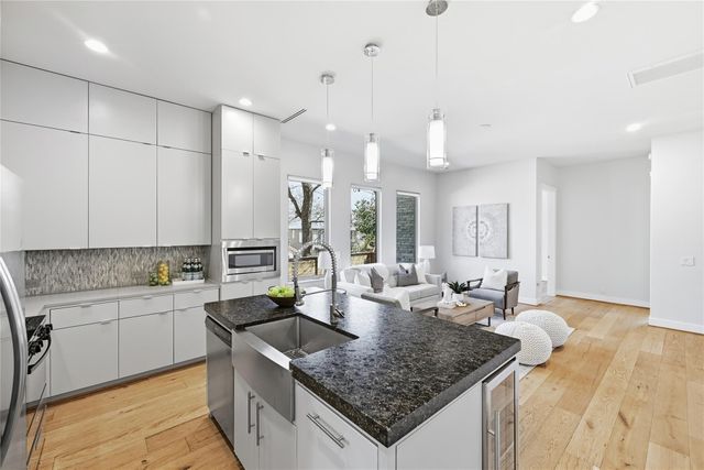 2100 Glendale PL A, Austin, TX 78704