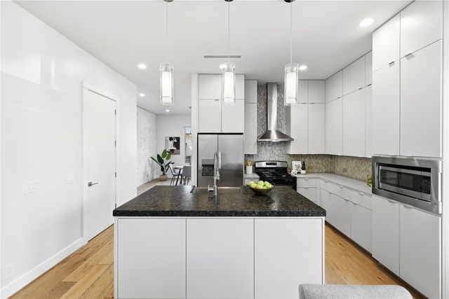 2100 Glendale PL A, Austin, TX 78704