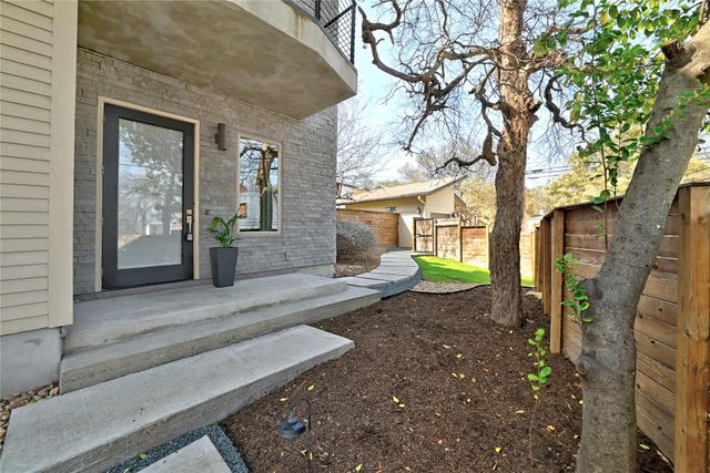 2100 Glendale PL A, Austin, TX 78704