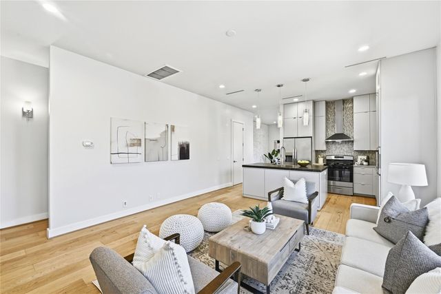 2100 Glendale PL A, Austin, TX 78704