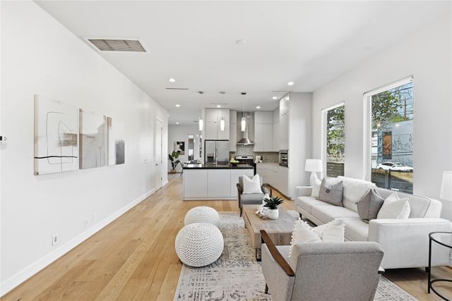 2100 Glendale PL A, Austin, TX 78704