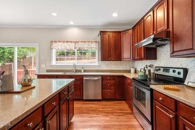 1128 Woodlands Creek Way, Apex, NC 27502