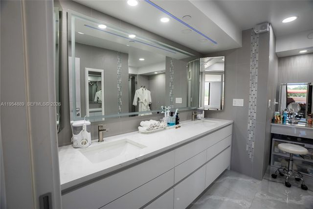 210 174th Street 309, Sunny Isles Beach, FL 33160