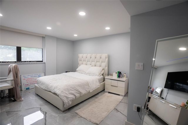 210 174th Street 309, Sunny Isles Beach, FL 33160