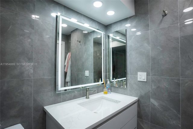 210 174th Street 309, Sunny Isles Beach, FL 33160