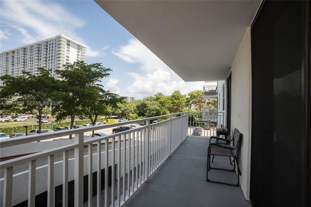 210 174th Street 309, Sunny Isles Beach, FL 33160