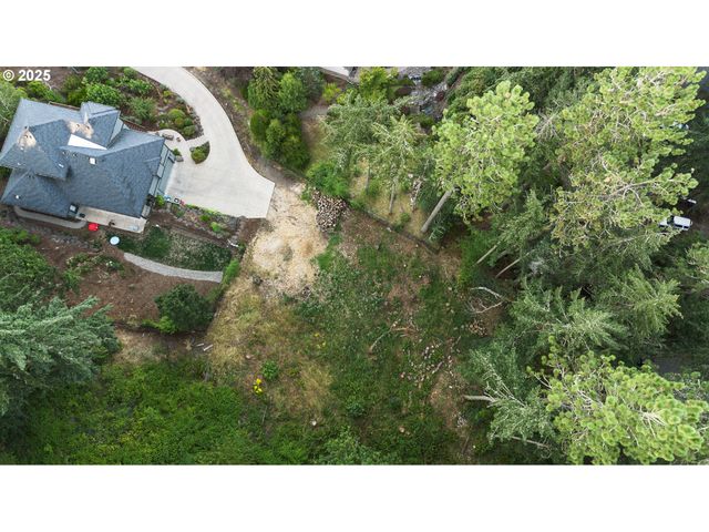 Pine View Ct, Eugene, OR 97405