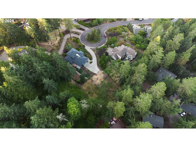 Pine View Ct, Eugene, OR 97405