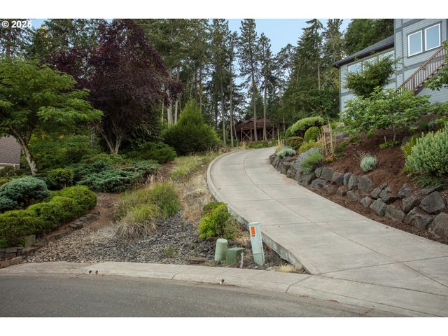 Pine View Ct, Eugene, OR 97405