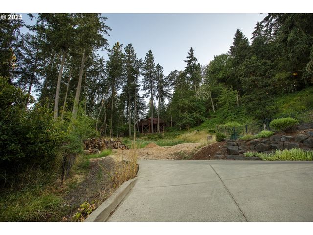 Pine View Ct, Eugene, OR 97405