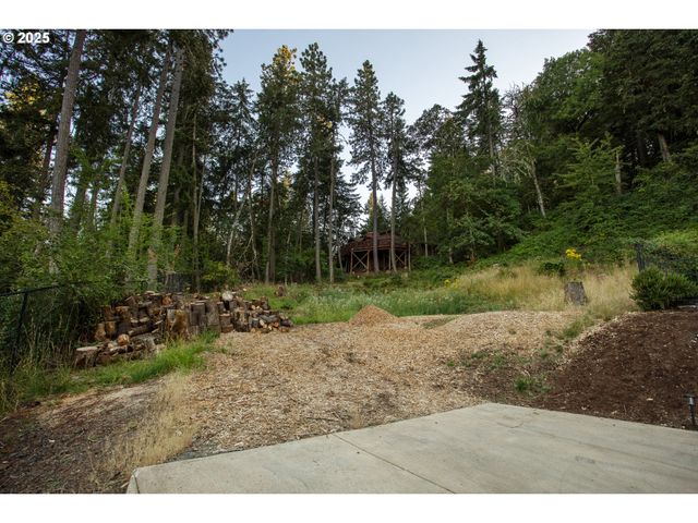 Pine View Ct, Eugene, OR 97405
