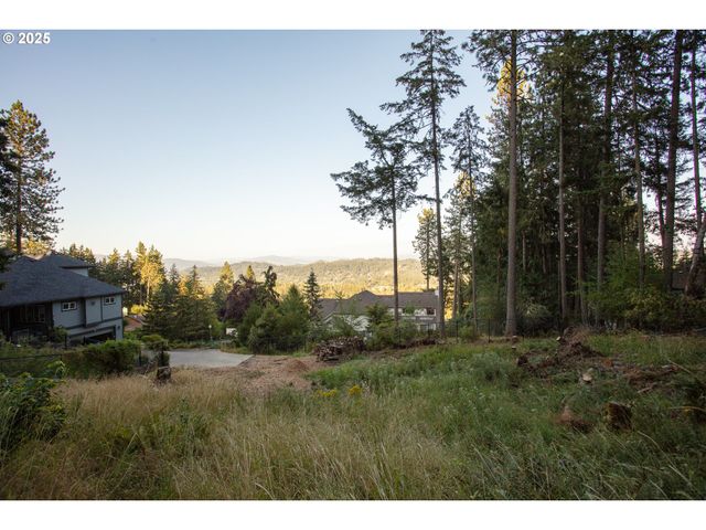 Pine View Ct, Eugene, OR 97405