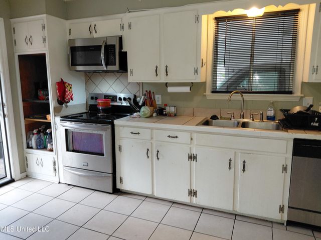 1443 Sheffield Drive, Jackson, MS 39211