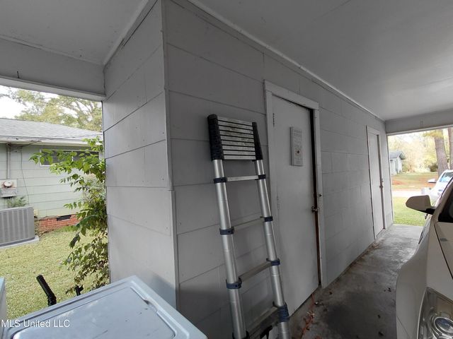 1443 Sheffield Drive, Jackson, MS 39211