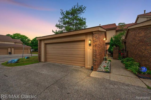 5318 Wright Way Wright Way, West Bloomfield, MI 48322